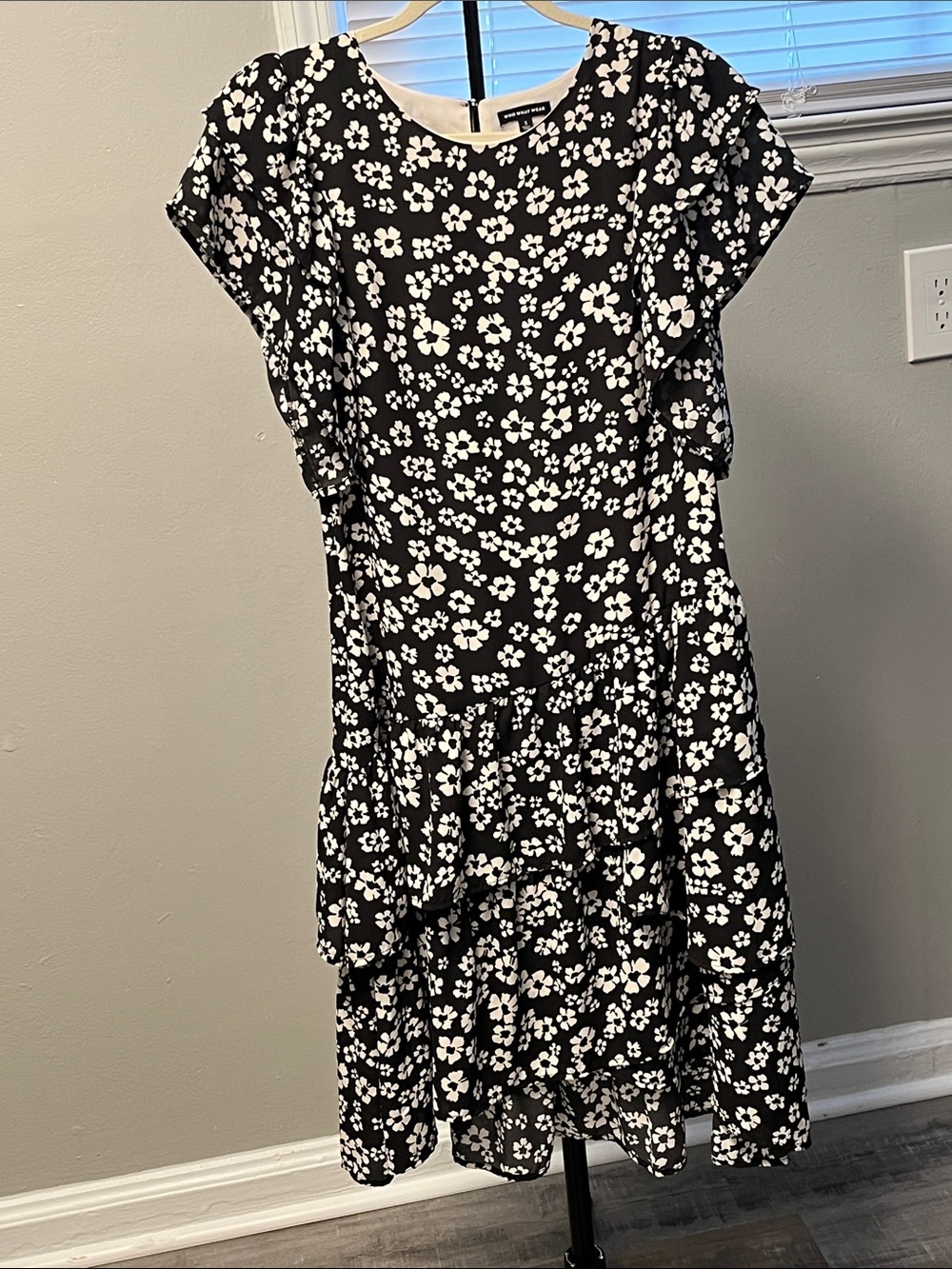 Who What Wear Black & White Floral Tiered Midi Dress